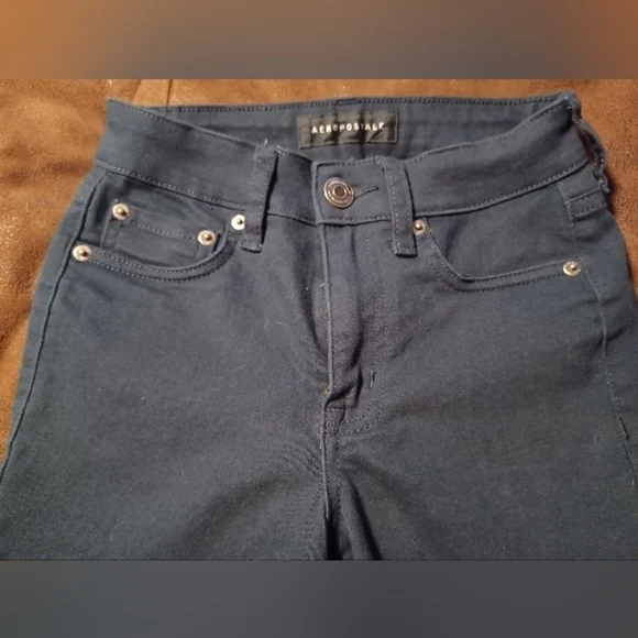 Aeropistale Jeans Teens, size 000, short, Dark Blue, Great For School.
