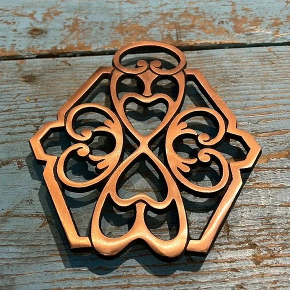 Pampered Chef Round-Up From The Heart Trivet 2946 Copper Cast Iron Decor 2011