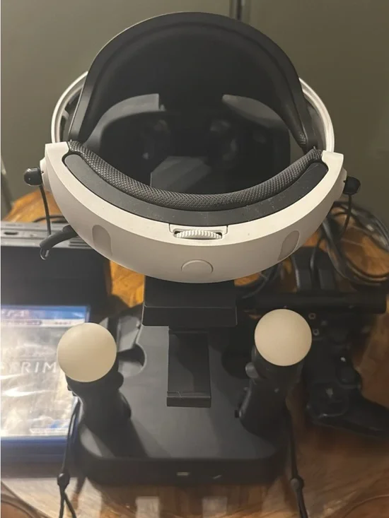 PlayStation VR2 White Headset with Dual White Motion Controllers