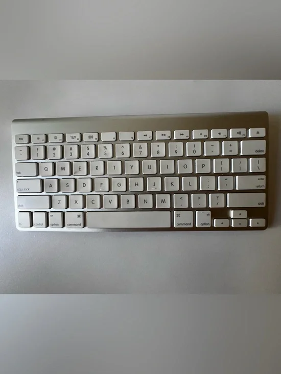 Apple A1314 Wireless Slim Bluetooth Keyboard 2009, Tested Working