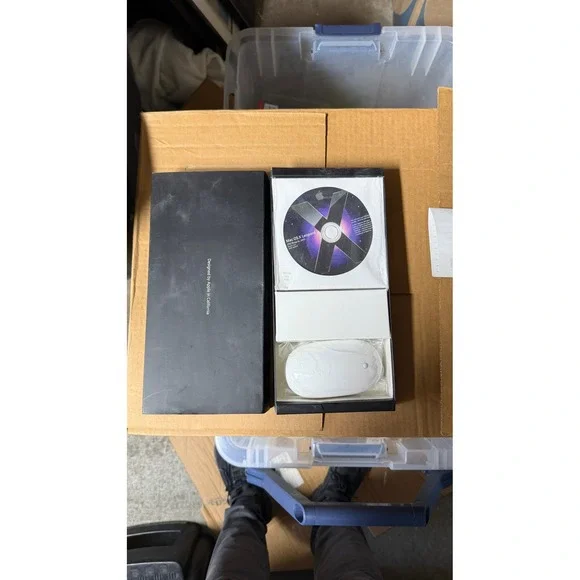 Apple Mac OS X Leopard 10.5 & 10.4.10 Install Discs with Mighty Mouse & Box