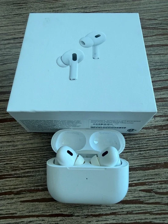 Apple White AirPods Pro (2nd Generation) Wireless Earbuds with Charging Case