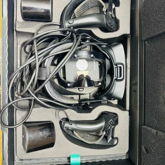 Valve VR Headset and Controllers - Black