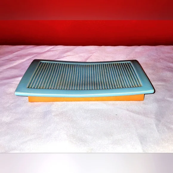 Ceramic decorative shelf