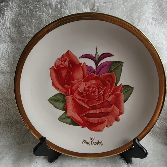 Vintage Bing Crosby 1981 Red Rose Decorative Wall Plate.