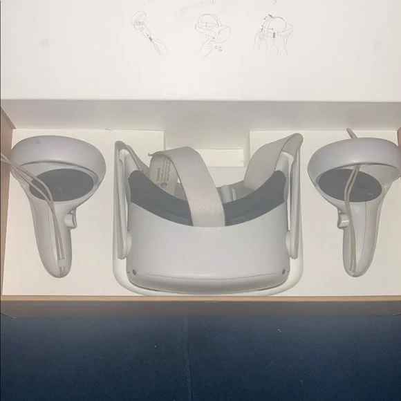 Oculus White PC VR Headset with Ergonomic Design