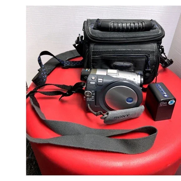 Sony Handycam DCR-DVD201 DVD Camcorder W/ Battery w/ Camera Bag Not Tested Pixel