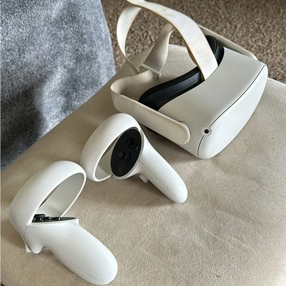 Oculus quest 2 in great working condition