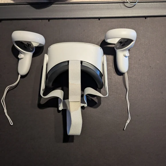 Oculus Quest 2 All-In-One Headset