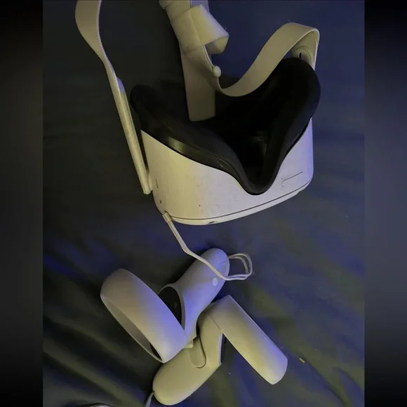 Oculus Quest 2 VR Headset