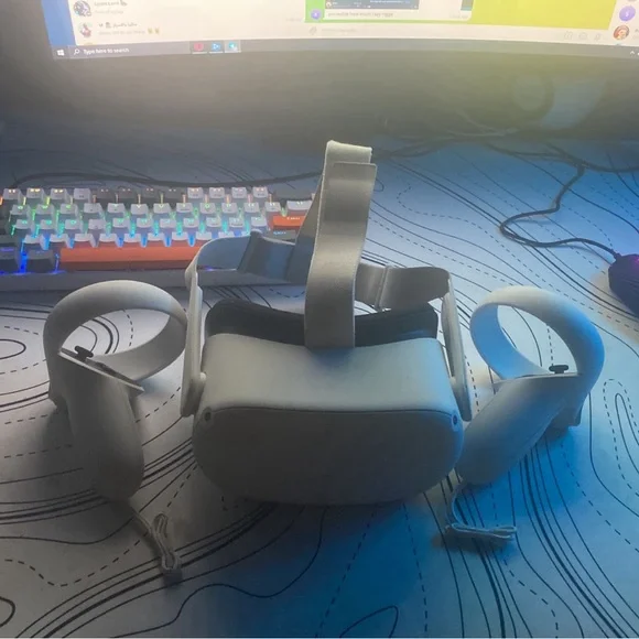Oculus quest 2 and oculus head strap