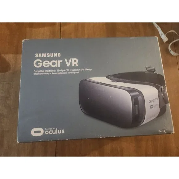 Samsung SM-R322NZWAXAR Gear VR Headset - Frost White SN RFAH60WEA9H