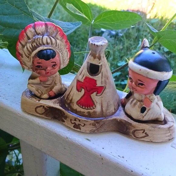 VINTAGE Native American Boy & Girl Teepee Salt & Pepper Shaker Set 3pcs