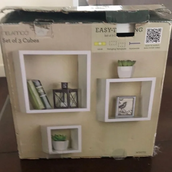 Set of 3 display cubes white beams in the box sizes : 9x9 7x7 5x5 inches