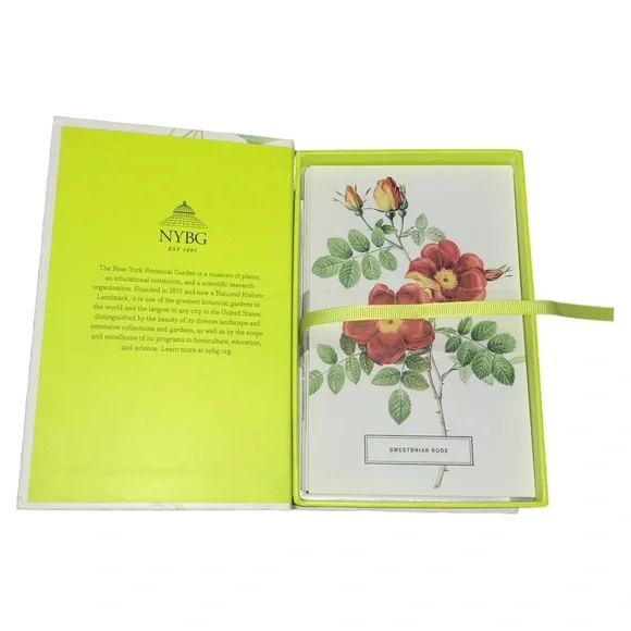 NWOT 100 PCS.Roses Postcards In A Box
