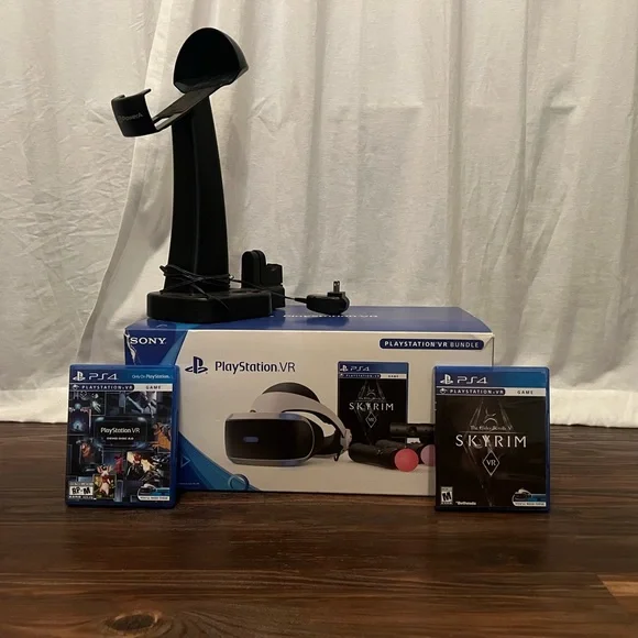 Used ps4 VR used only a couple of times comes with stand and 2 games
