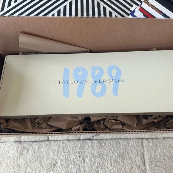 **New in Box** Taylor Swift 1989 Taylor’s Version Vinyl Film Strip Display