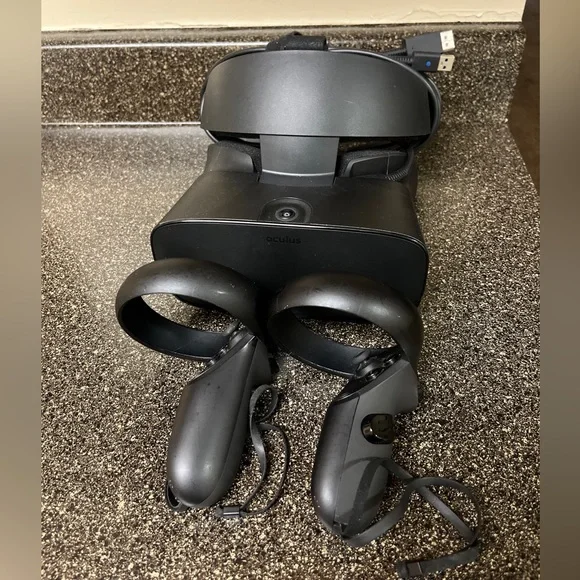 Oculus Rift S PC Powered VR Gaming Headset without box (CP1002961).