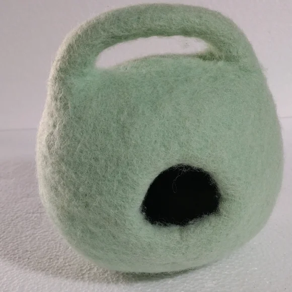 Felt pet home