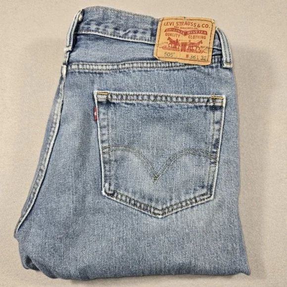 Levi's Mens 36x32 Blue Jeans 505 Straight Fit Light Wash Cotton Denim Classic