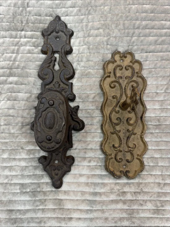 Ornate Vintage-Style Metal Wall Decor Plates in Brown and Tan wall Hooks