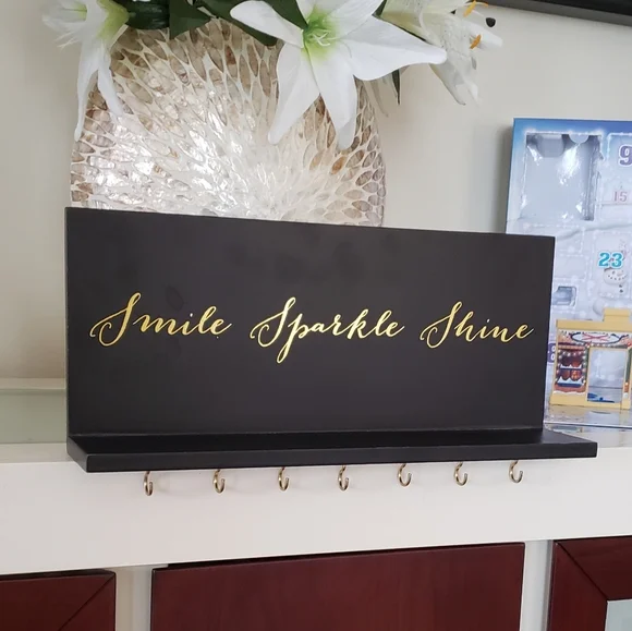 Black key holder entryway shelf