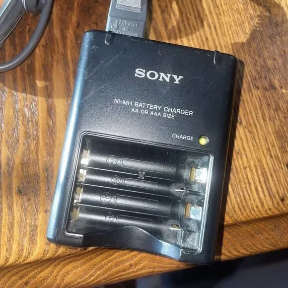 Sony Ni-MH AA or‎ AAA Size Battery Charger BC-CS2A