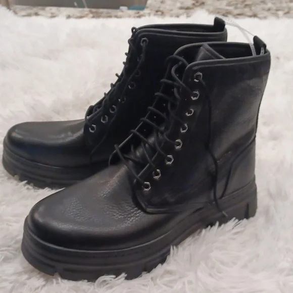New UGG Men's Ankle Lace Up Boots Vibram Soles & Waterproof Black Leather