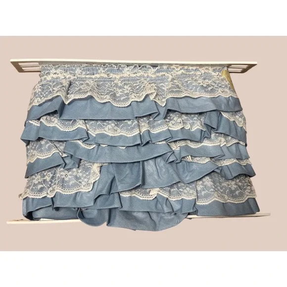 Blue &‎ White Luster Glaze Lace Ruffle Trim
