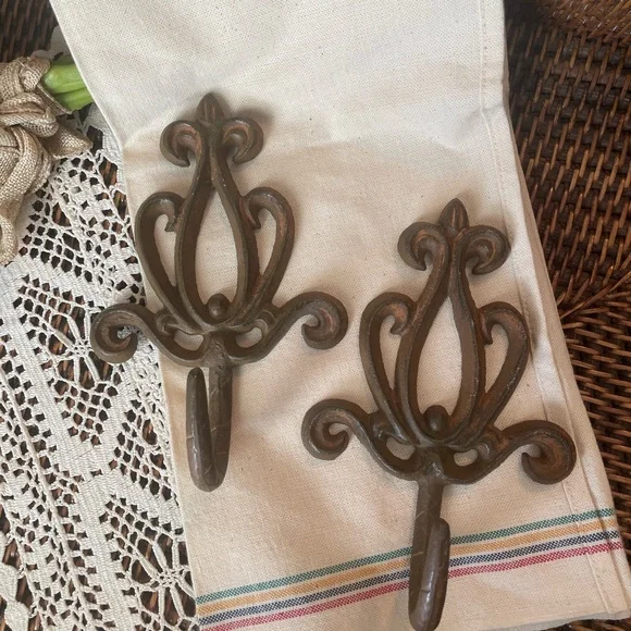 Set of 2 Iron Rustic Iron Farmhouse Hooks
