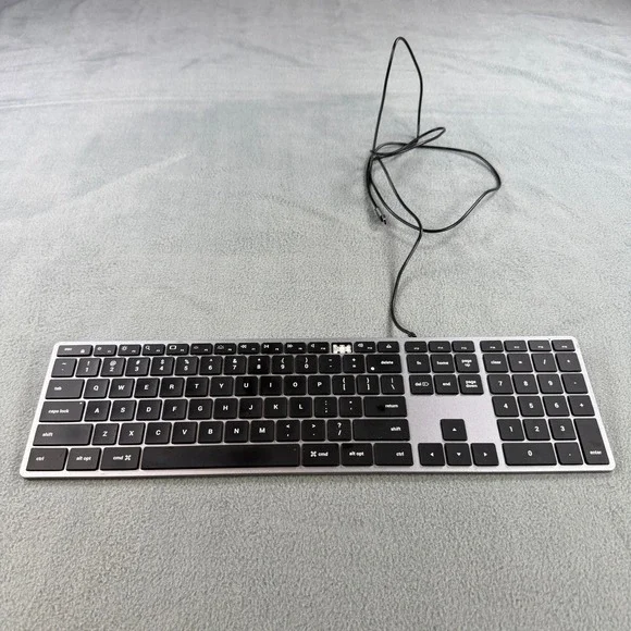 Satechi Slim W3 Wired Backlit Keyboard Mac USB-C Space Gray ST-UCSW3M