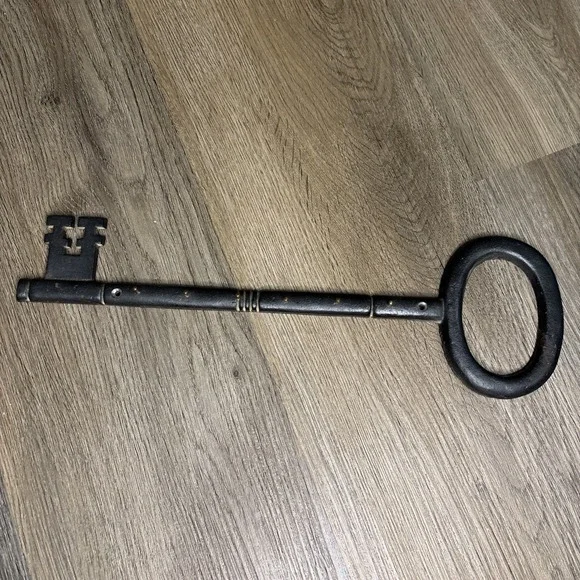 Vintage‎ Cast Iron Skeleton Key Wall Mount Hook Key Holder Hanger 14