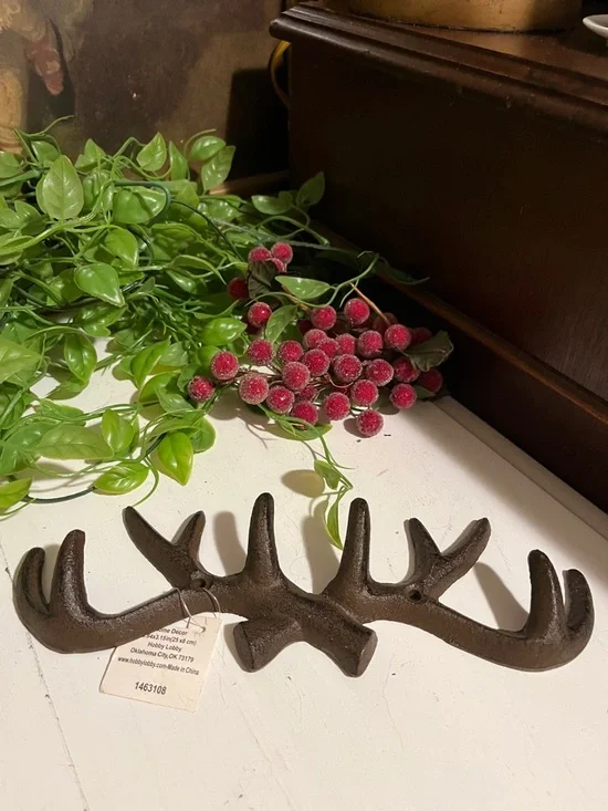 Hooks Hangers (10)Cast Iron Antlers There’s Built In Holes For Hanging Heavy NWT