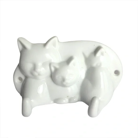 Avon Ceramic Cat and Kittens Hook Hanger
