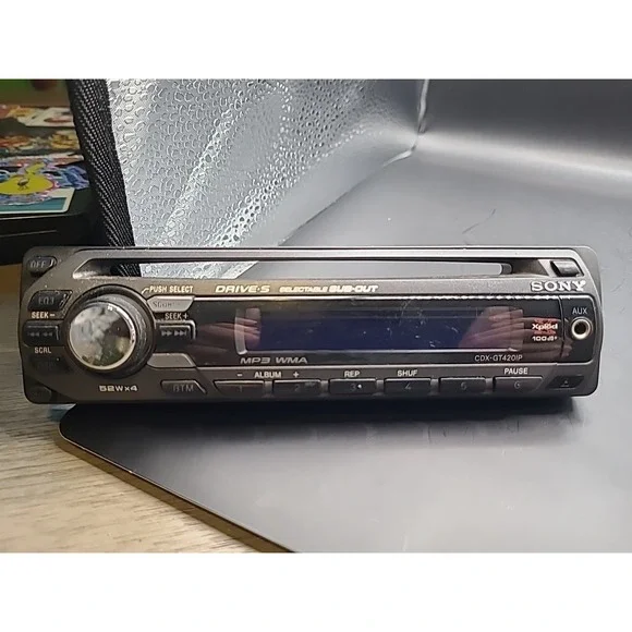Sony CDX-GT421PW Radio Stereo Audio Faceplate 52wx4 Amp Xplod MP3 WMA‎