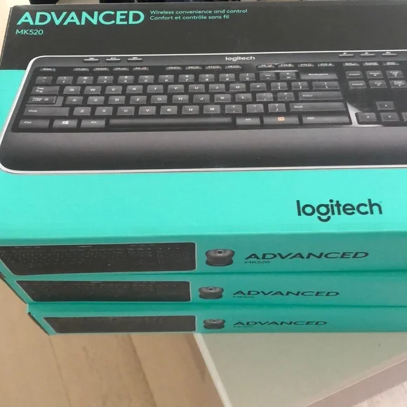 Logitech MK520 Wireless Keyboard and Wireless Mouse Combo