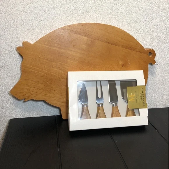 Martha Stewart Collection Wooden pig Board with cheese Knife Set
