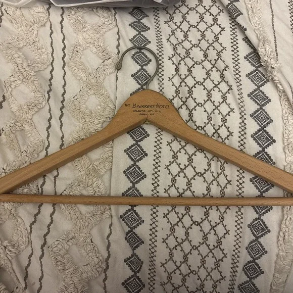 VTG Wood Clothes Hanger The Breakers Atlantic City NJ 19
