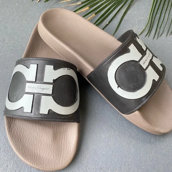 SALVATORE FERRAGAMO Gancini Pool Slides Women’s 10 / Men’s size 8