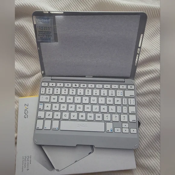 ZAGG Folio hinged keyboard folio for ipad mini. New In Box
