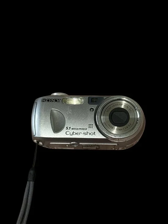 Sony Cyber-Shot DSC-P93A Digital Camera - Tested and Works