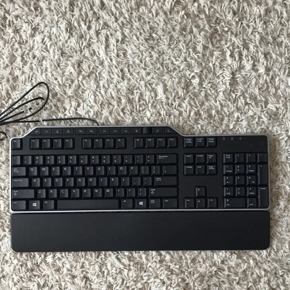 DELL Black Wired Keyboard with Wrist Rest