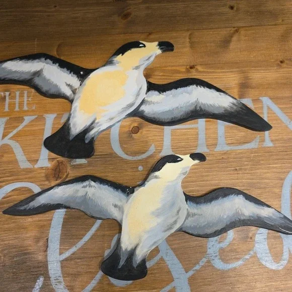 2 pc Vingage 1996 FLYING‎ SEAGULLS Birds Wall Hanging Hand Painted