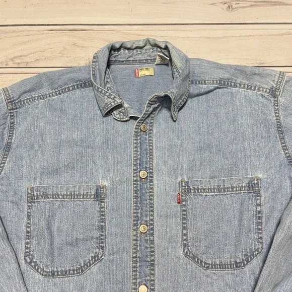 Levi's Denim Shirt Mens Medium Light Blue 60560-1315 Red Tab Cotton Long Sleeve