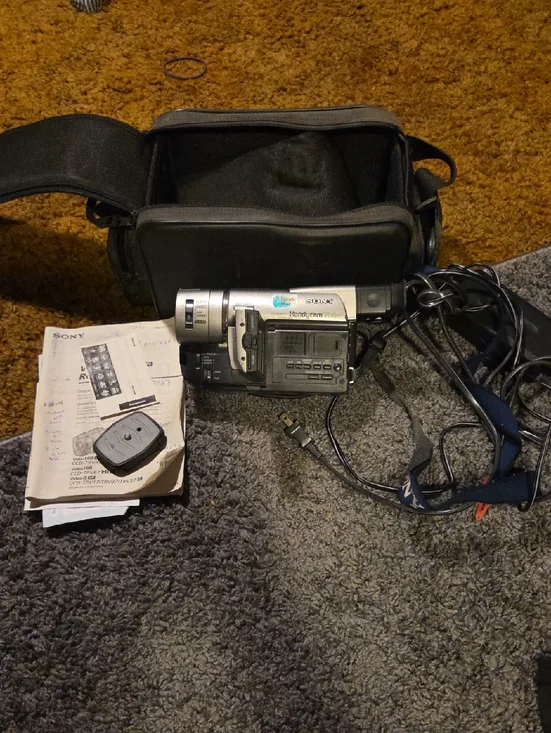 Sony Handycam Vision Video 8 with Carry Case and Cables UNTESTED