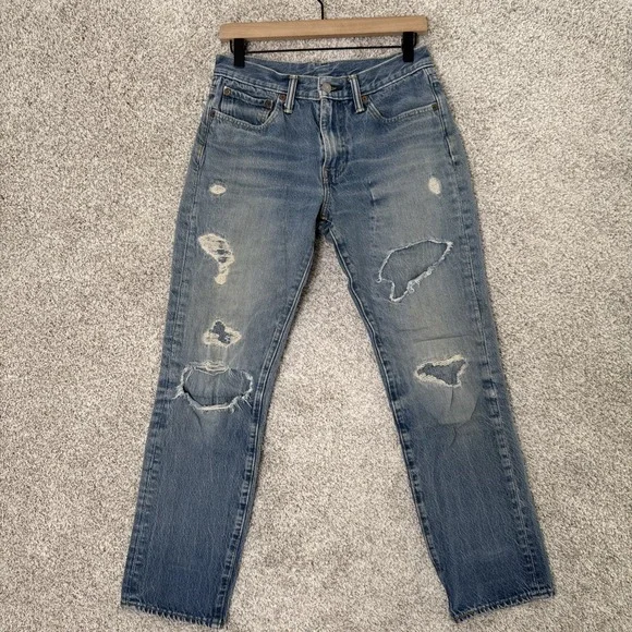 Levi's Distressed 28x28‎