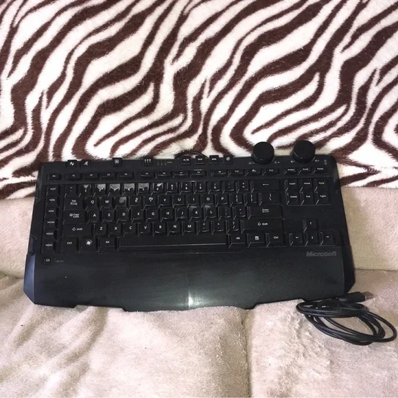 Microsoft X6 Sidewinder Black Wired Keyboard 2008 w/o keypad