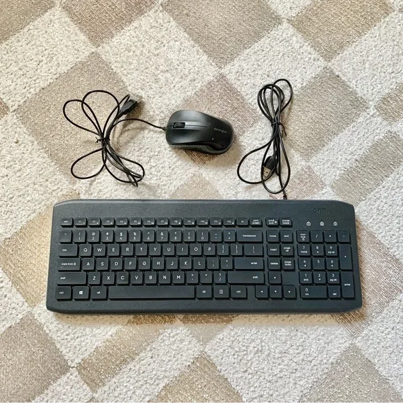 Onn Black USB Keyboard with Numbers and Kensington Black Mouse