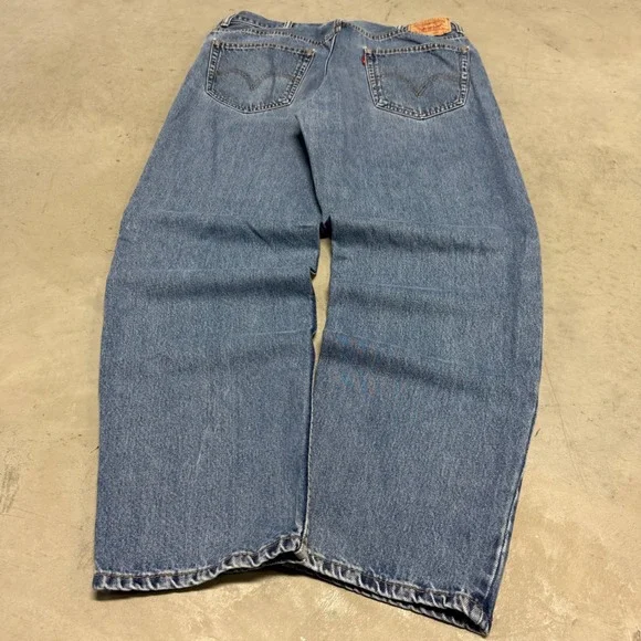 Vintage y2k Levi's 550 Jeans
