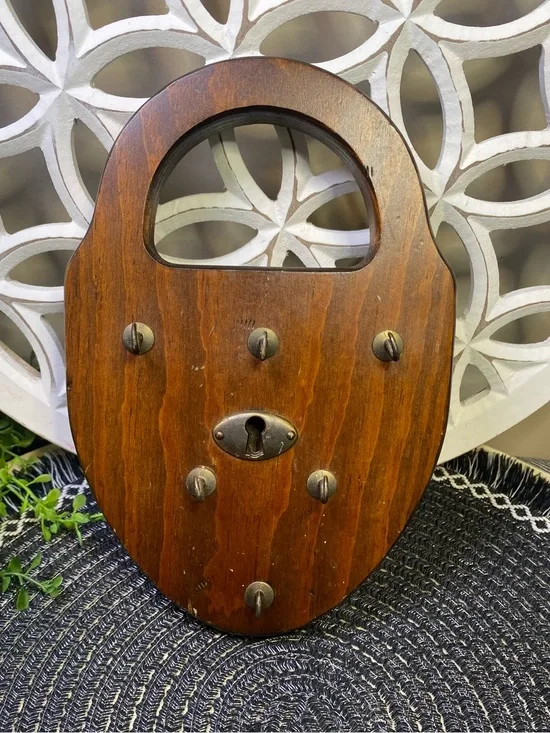 Vintage Three Mountaineers Brown Wooden Key Holder